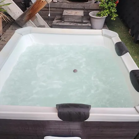 Rum i privatbostad Cosy Mustang Avec Piscine - Casaeva
