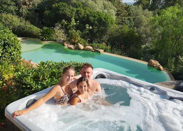 Mustang Avec Piscine Casaeva ホームステイ ポルトヴェッキオ