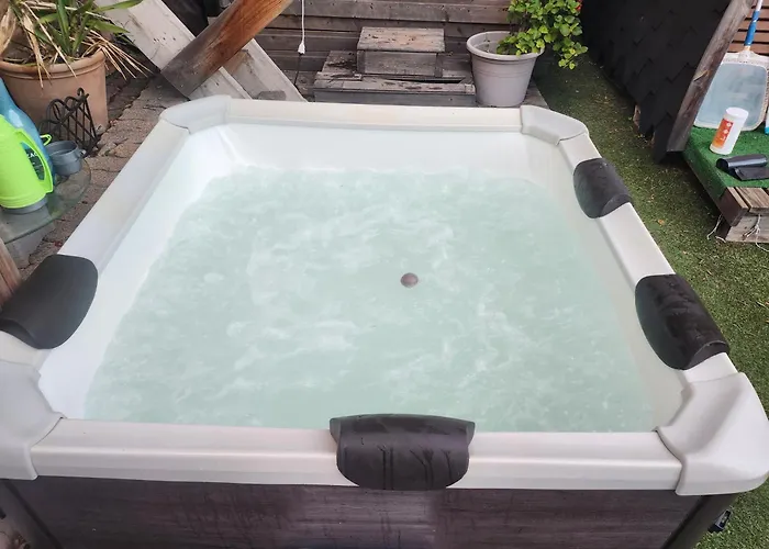 ホームステイ Mustang Avec Piscine Casaeva